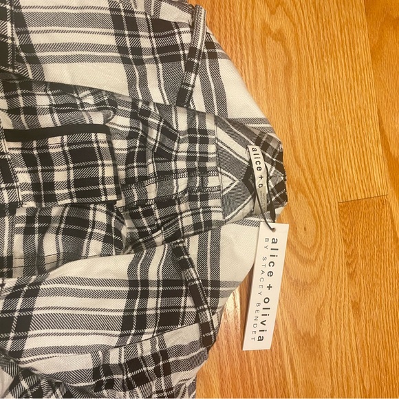 Short/ skirt size 4 nwt - Picture 3 of 3